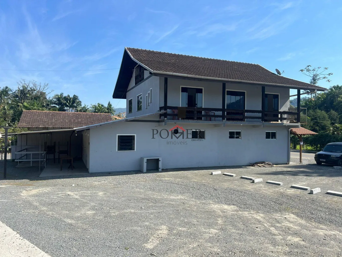 Excelente Prédio Residencial e Comercial, localizado no bairro Testo Rega, contendo a área de 293,85m, edificado em um terreno de 1033,66m. Imóvel possui duas salas comerciais no piso inferior, e amplo apartamento no piso superior. - foto 1