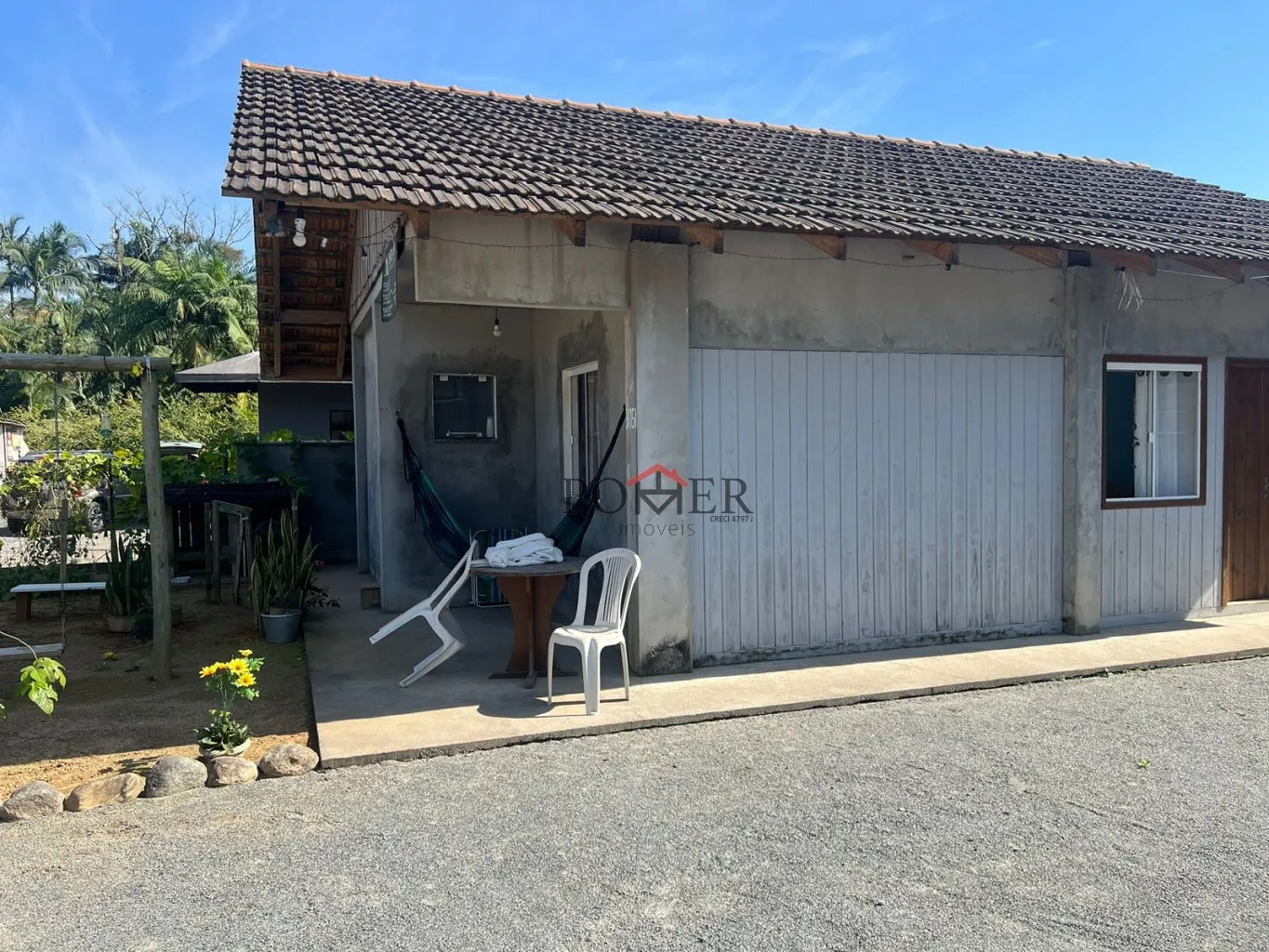 Excelente Prédio Residencial e Comercial, localizado no bairro Testo Rega, contendo a área de 293,85m, edificado em um terreno de 1033,66m. Imóvel possui duas salas comerciais no piso inferior, e amplo apartamento no piso superior. — foto 5