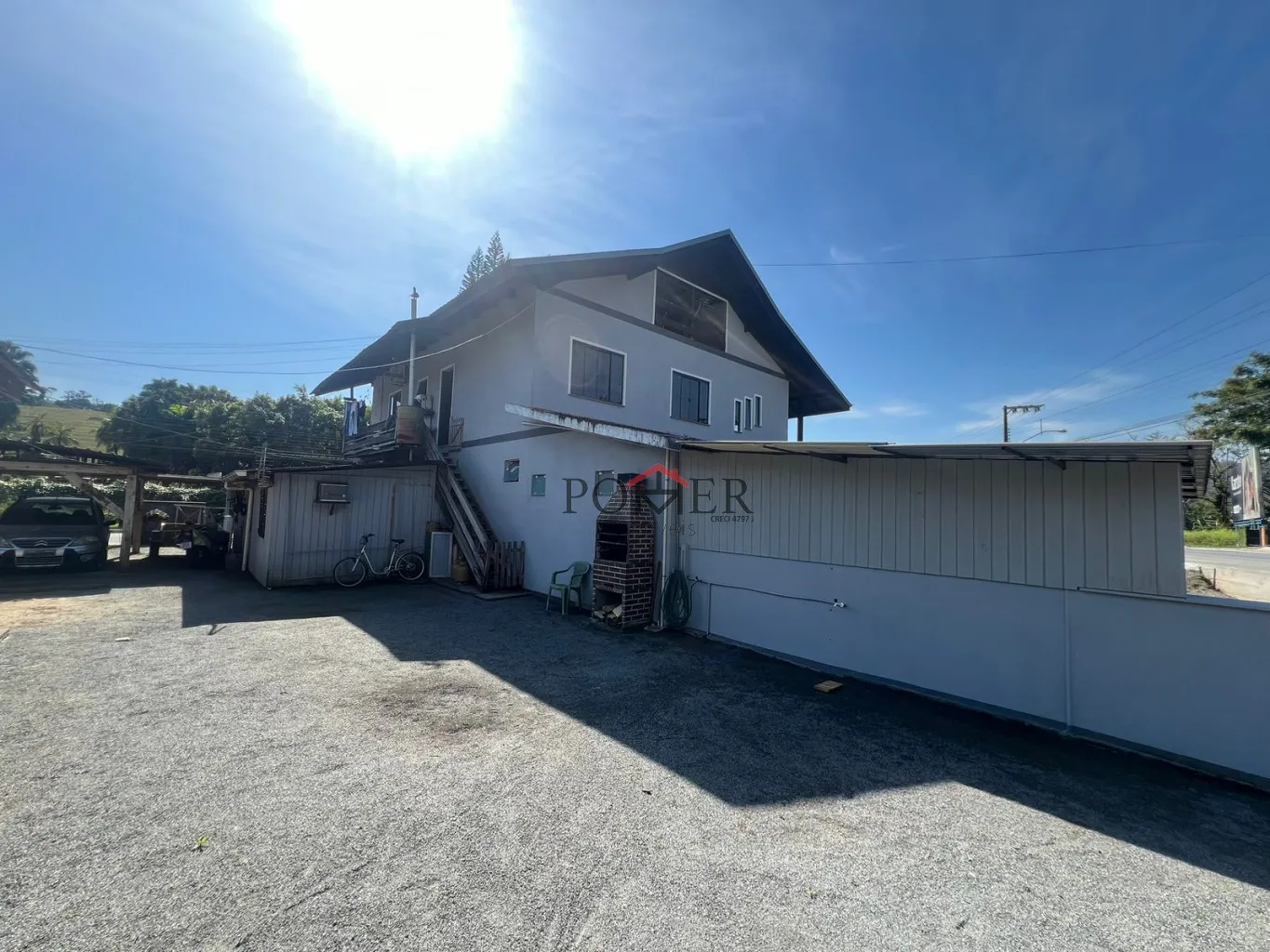 Excelente Prédio Residencial e Comercial, localizado no bairro Testo Rega, contendo a área de 293,85m, edificado em um terreno de 1033,66m. Imóvel possui duas salas comerciais no piso inferior, e amplo apartamento no piso superior. — foto 6