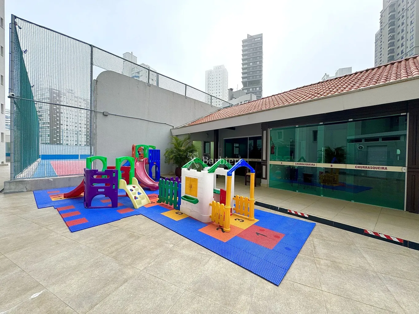 Apartamento pronto pra morar em Balneário Camboriú, todo mobiliado com 03 suítes e vista para o mar. — foto 4