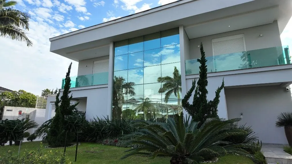 Casa à venda com 7 quartos e 6 suítes, 3 vagas, 600m² no Jurerê Internacional, Florianópolis - foto 1