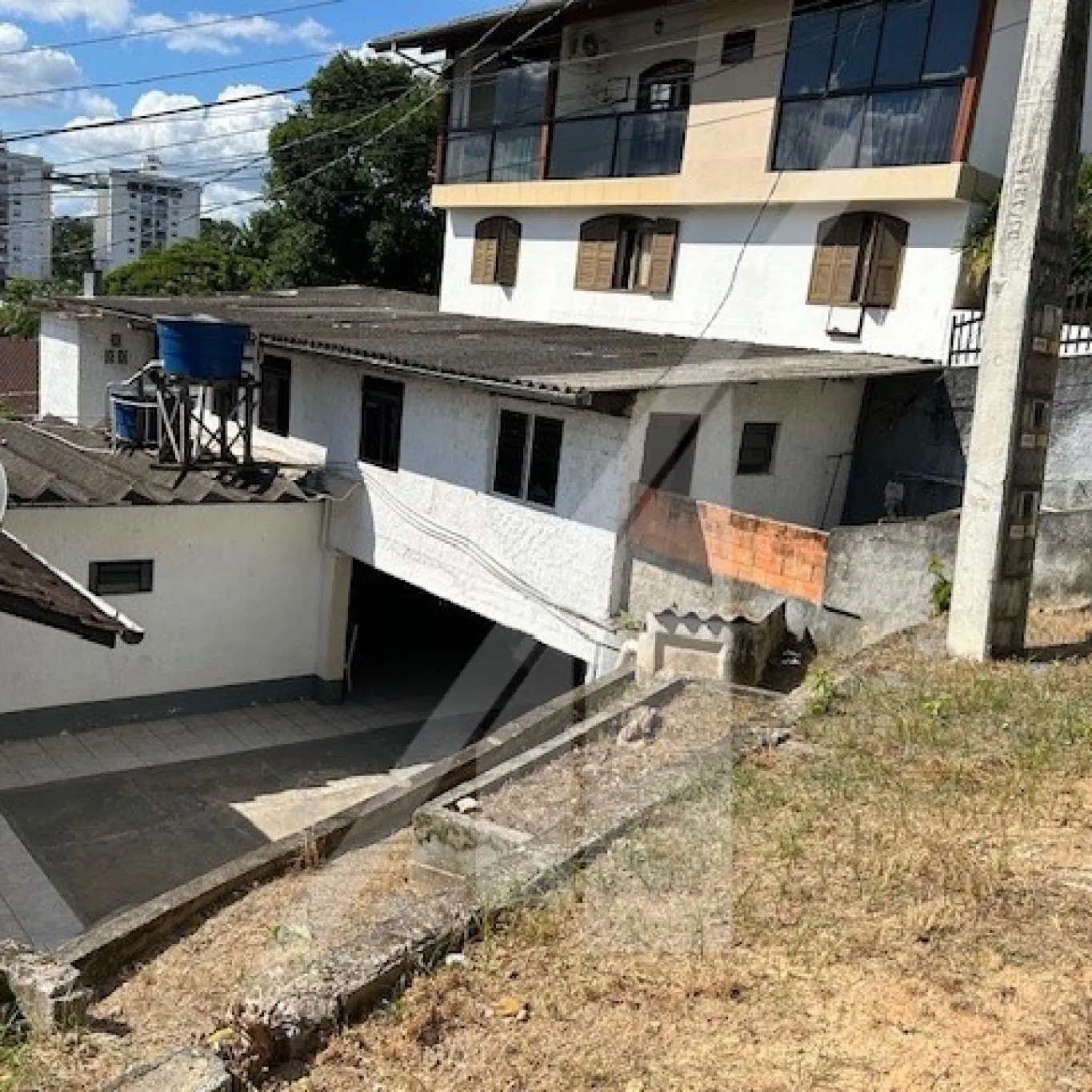 BELÍSSIMA RESIDÊNCIA NO BAIRRO GARCIA - LOCALIZADA PRÓXIMA A RUA AMAZONAS — foto 3