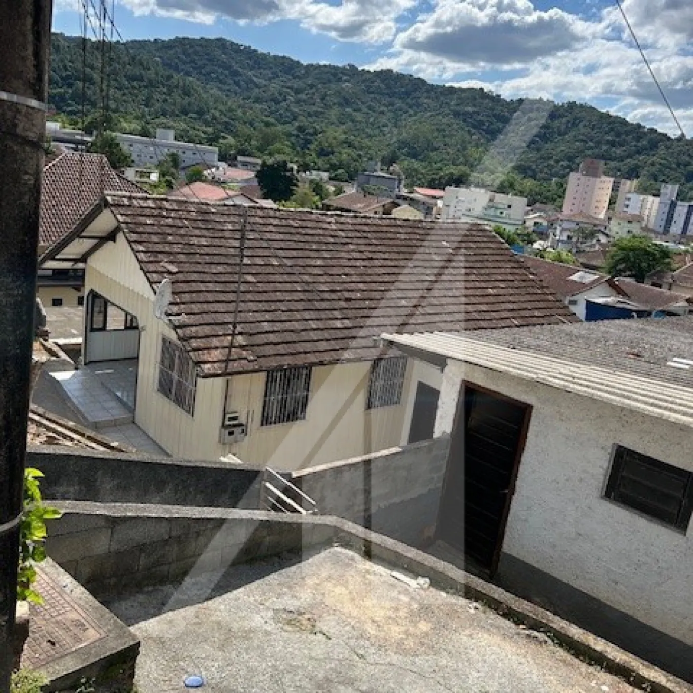 BELÍSSIMA RESIDÊNCIA NO BAIRRO GARCIA - LOCALIZADA PRÓXIMA A RUA AMAZONAS — foto 4