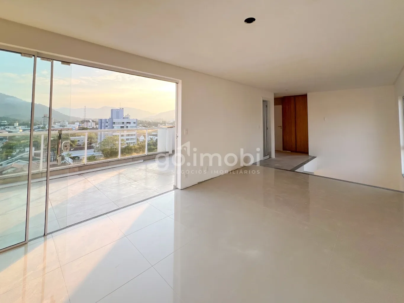 Belíssima Cobertura Duplex semi mobiliada no bairro Imigrantes em Timbó com 03 suítes — foto 6