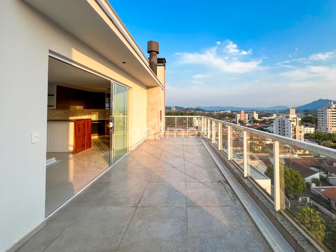 Belíssima Cobertura Duplex semi mobiliada no bairro Imigrantes em Timbó com 03 suítes - foto 1