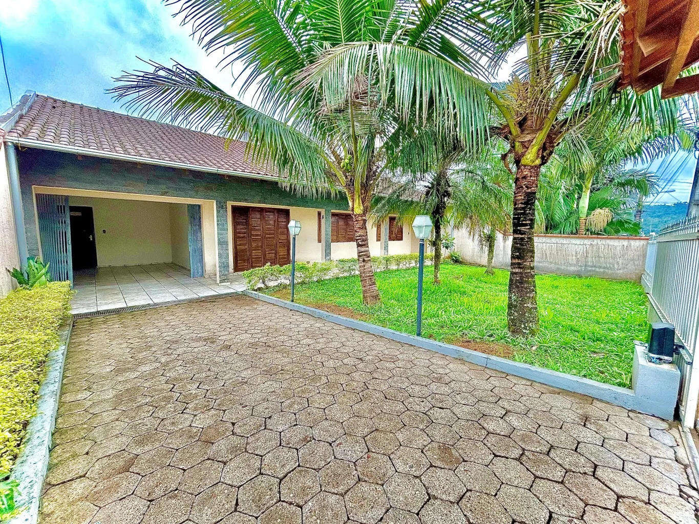 Casa à venda com 3 quartos e 1 suíte, 2 vagas, 398m² no Badenfurt, Blumenau - foto 1