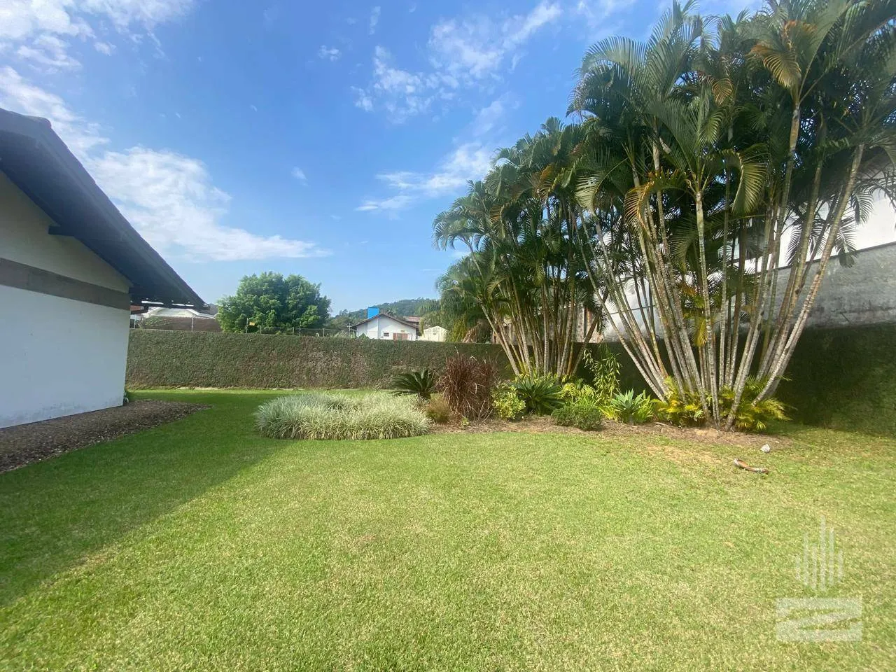 Incrível Casa a Venda com 3 Dormitórios e Amplo Jardim no bairro Garcia em Blumenau — foto 6