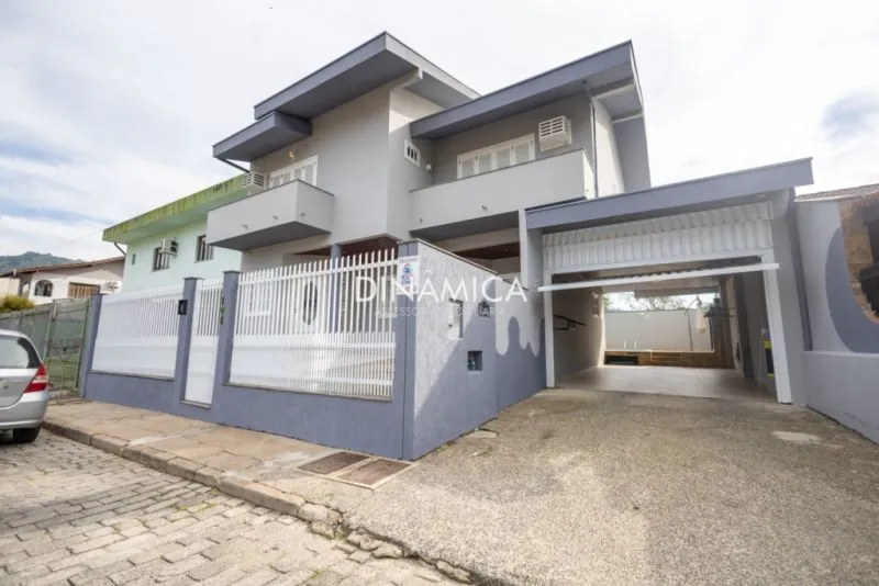 Casa residencial ou comercial Semimobiliada e com piscina no Garcia em Blumenau! - foto 1