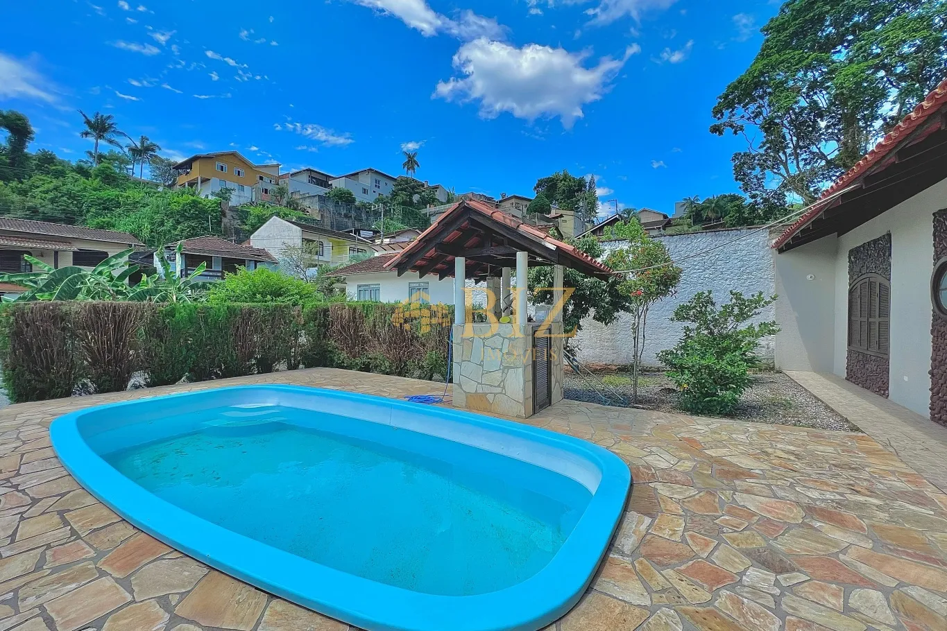 Casa com 4 dormitórios, sendo 1 suíte, com piscina, no Bairro Garcia! - foto 1
