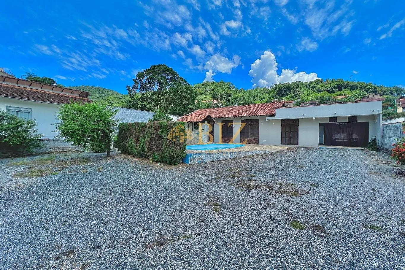 Casa com 4 dormitórios, sendo 1 suíte, com piscina, no Bairro Garcia! — foto 3