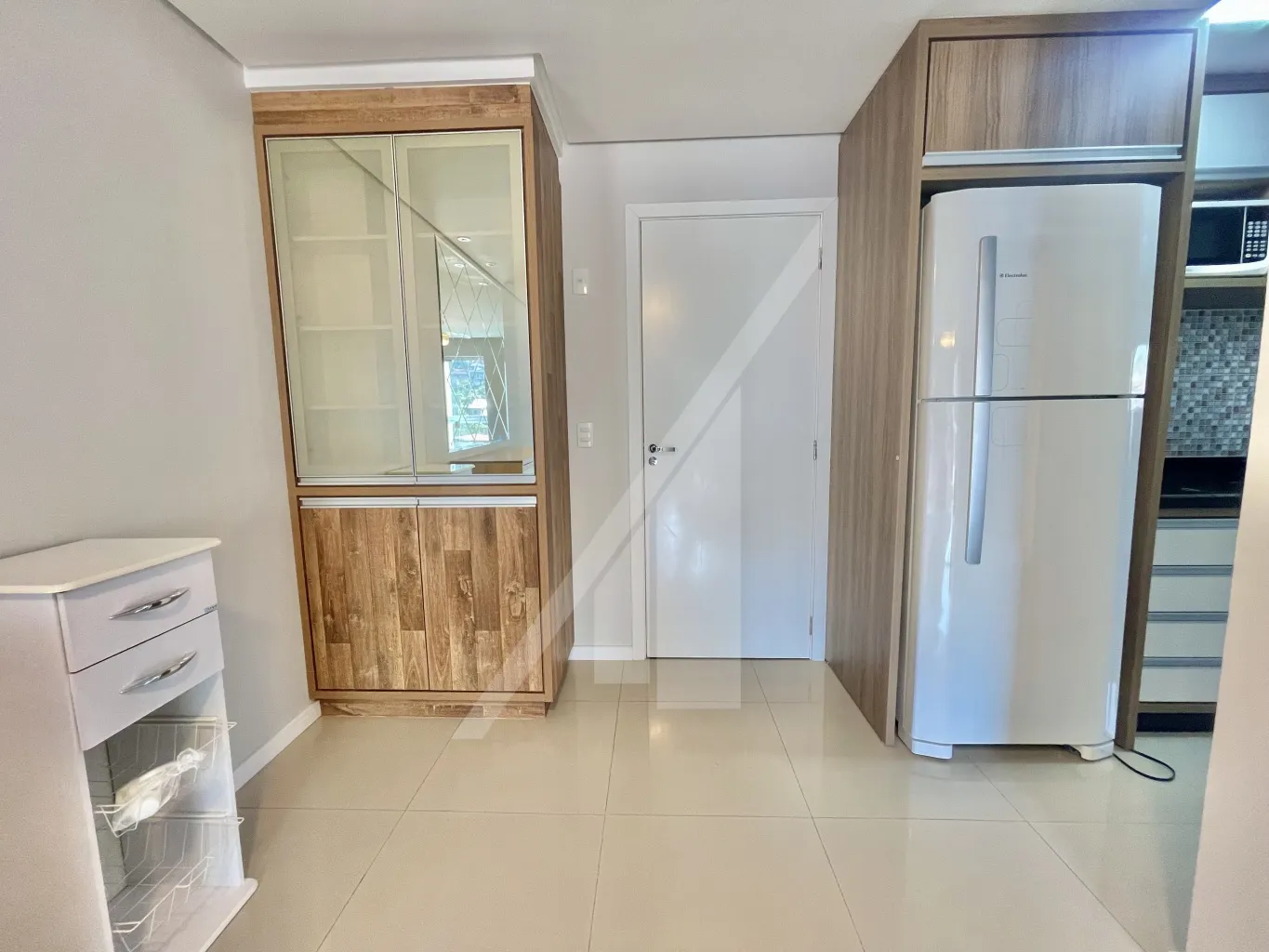 APARTAMENTO MOBILIADO COM DOIS DORMITÓRIOS, SACADA COM CHURRASQUEIRA E UMA VAGA DE GARAGEM - BAIRRO ESCOLA AGRÍCOLA — foto 7