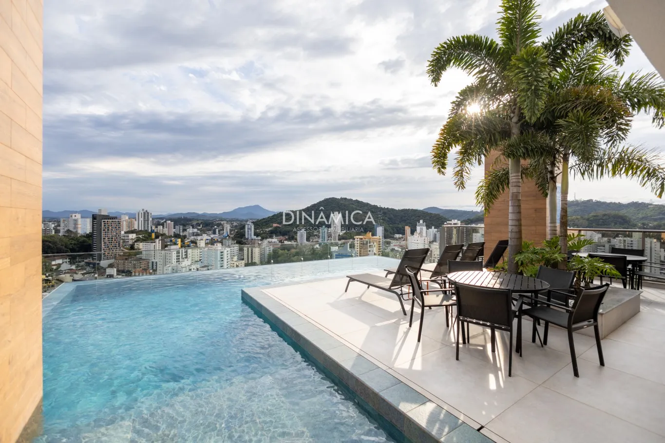 Apartamento Duplex à Venda no Cosmopolitan - foto 1