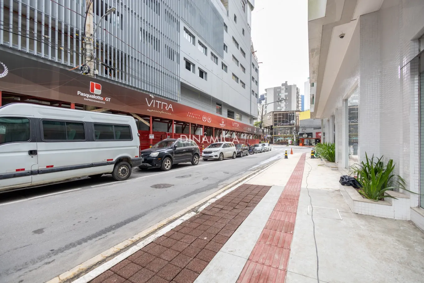 Loja comercial, sala frente Avenida Brasil em Balneário de Camboriú, centro, loja térrea, prédio novo Vitra by Pininfarina Pasqualotto & GT — foto 2
