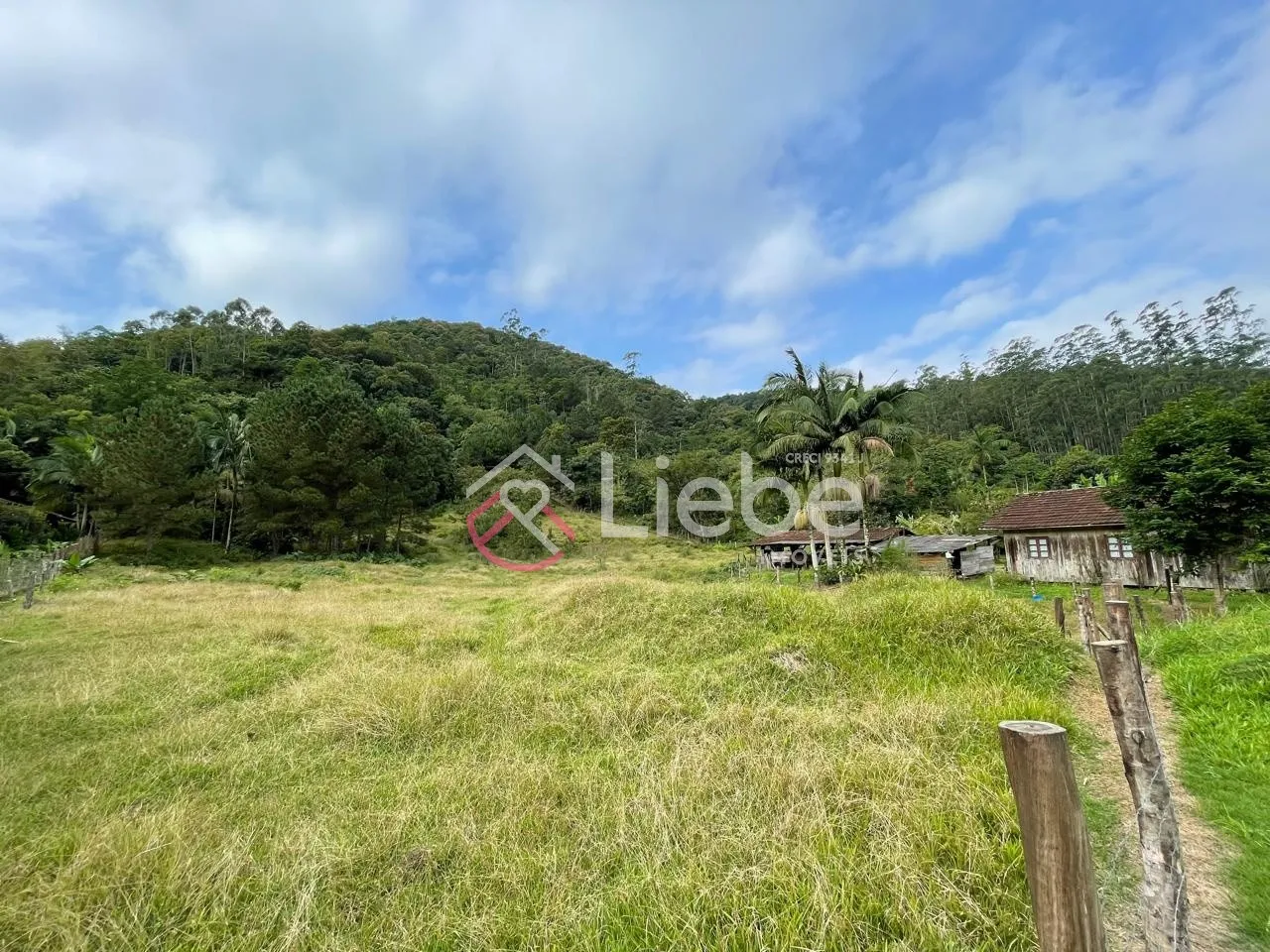 Lindo Sítio no Bairro Rega II na Cidade de Pomerode, edificado com duas casas mistas de 80m cada uma e terreno de 63.100,00m. — foto 6