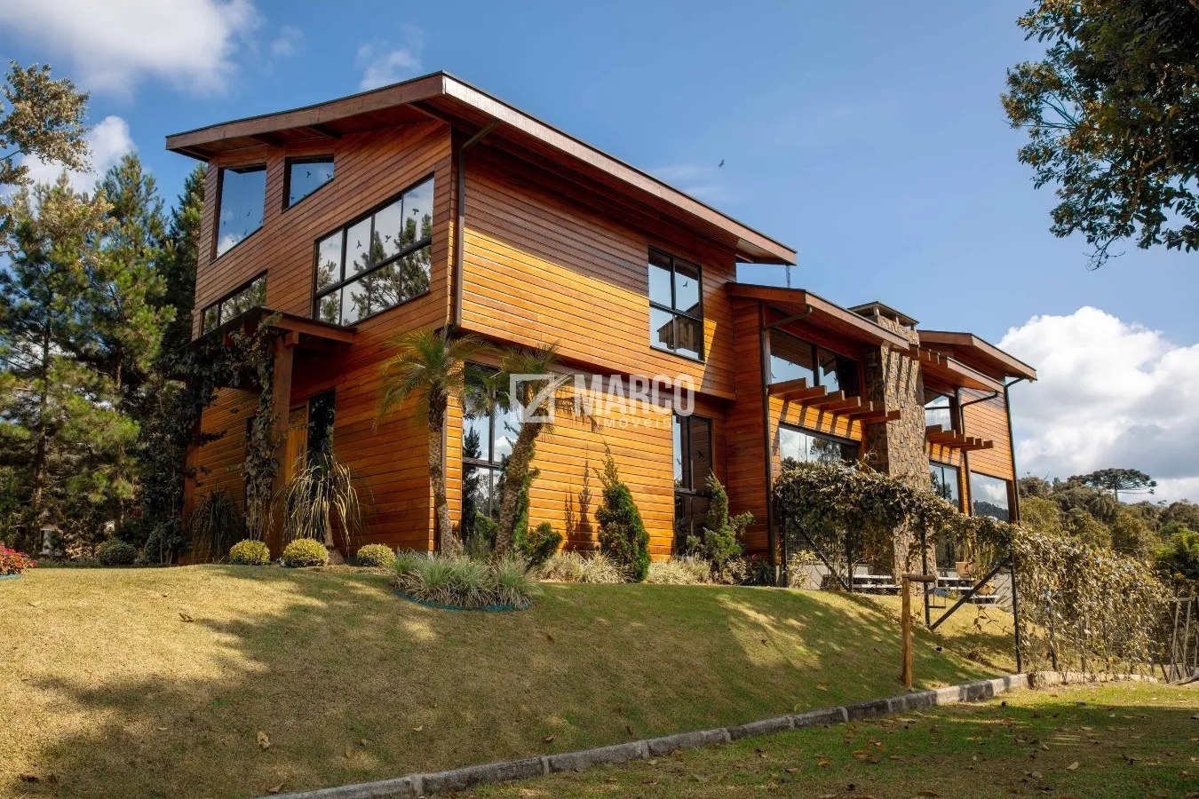 Casa Alto Padrão à Beira do Lago: Conforto e Natureza Integrados em um Refúgio Exclusivo — foto 3