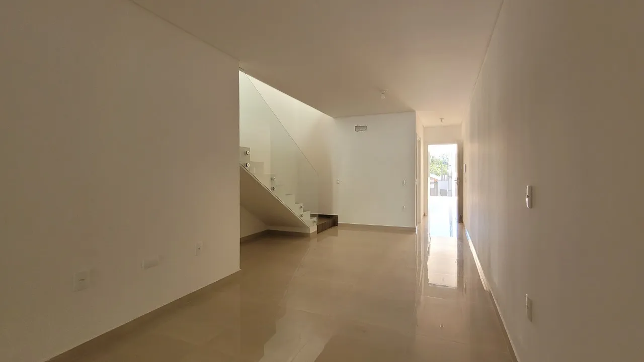 Sobrado Geminado com 3 suíte(s) à venda no bairro Floresta em Joinville, de R$ 890.000.00 por R$ 845.000,00. — foto 7