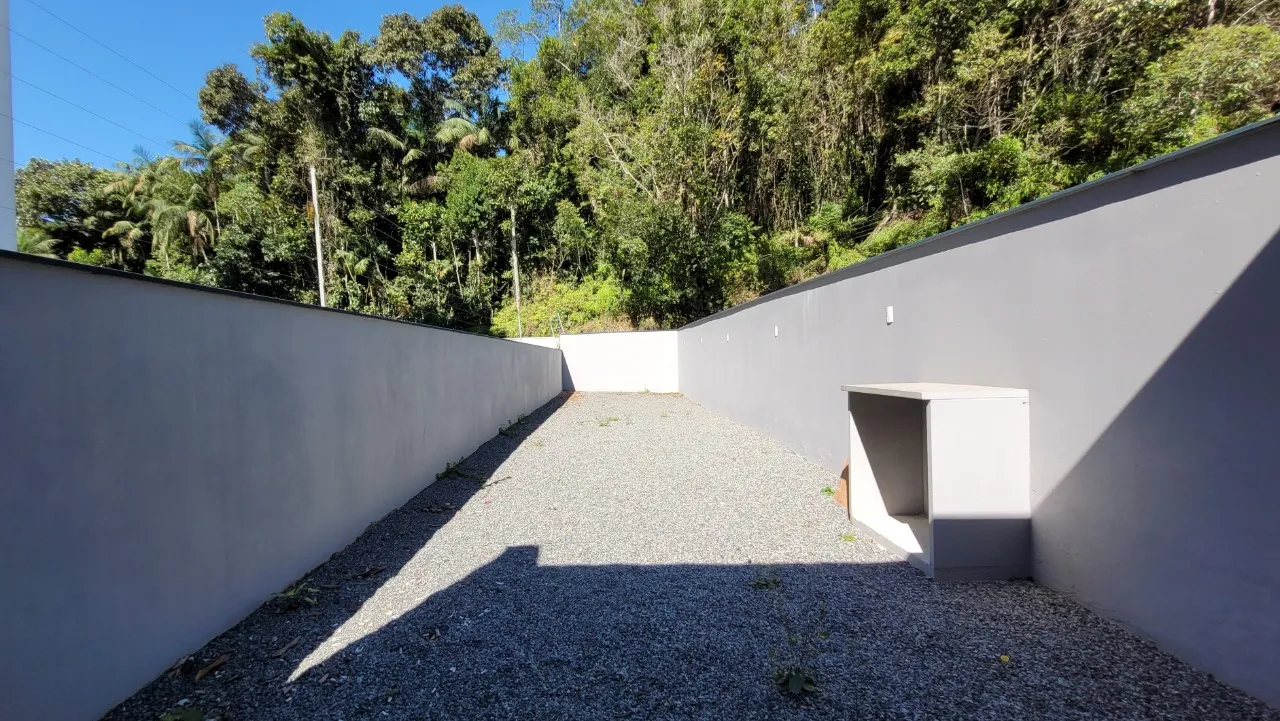 Sobrado Geminado com 3 suíte(s) à venda no bairro Floresta em Joinville, de R$ 890.000.00 por R$ 845.000,00. — foto 2