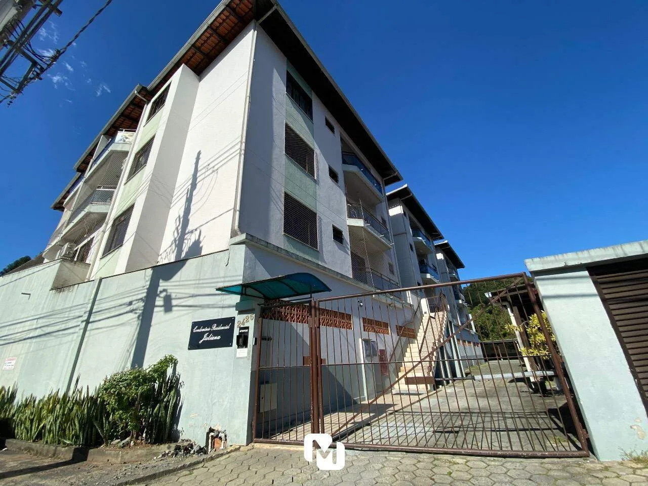 Belíssimo apartamento semi mobiliado com 3 dormitórios, sendo 1 suíte, próximo a Cooper Omino! Confira! - foto 1