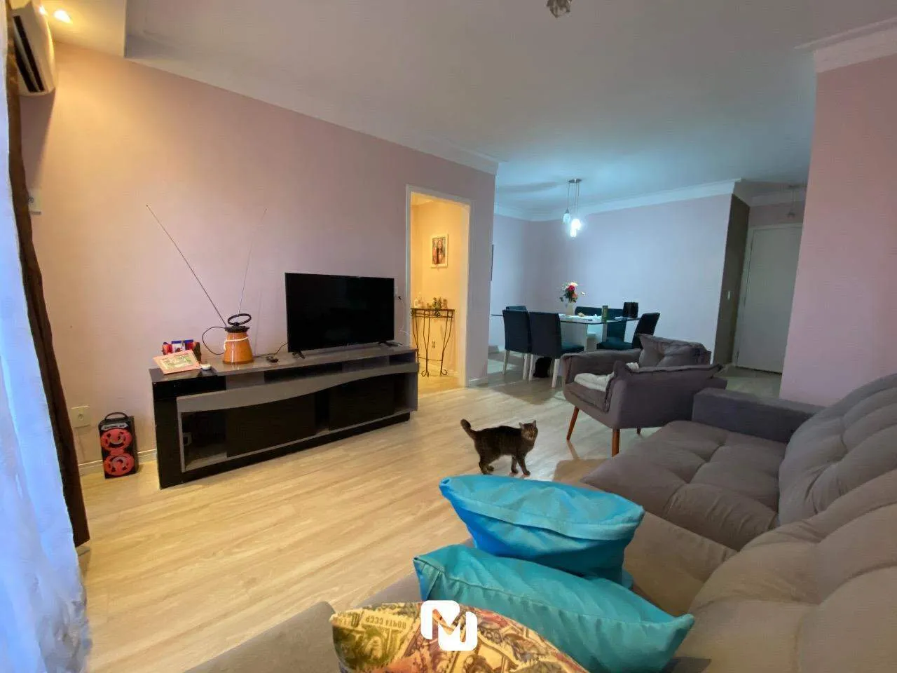 Belíssimo apartamento semi mobiliado com 3 dormitórios, sendo 1 suíte, próximo a Cooper Omino! Confira! — foto 4