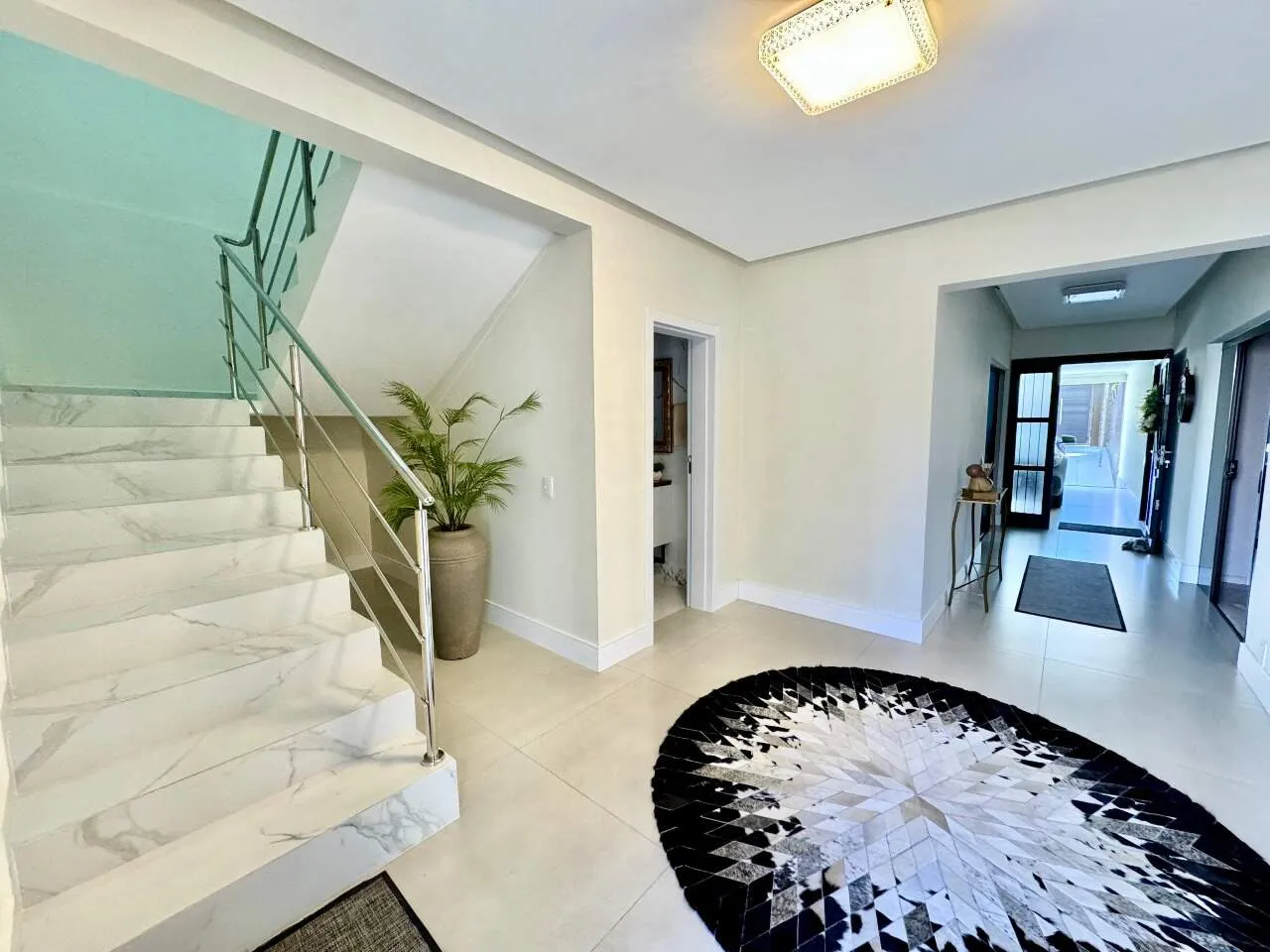 Ampla casa com espaço comercial e área de lazer na Velha Central! — foto 3