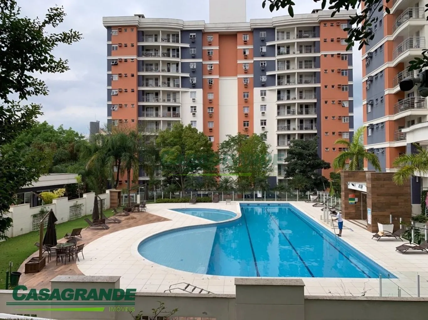 Apartamento semi mobiliado em condomínio Clube no bairro Água Verde!!! - foto 1