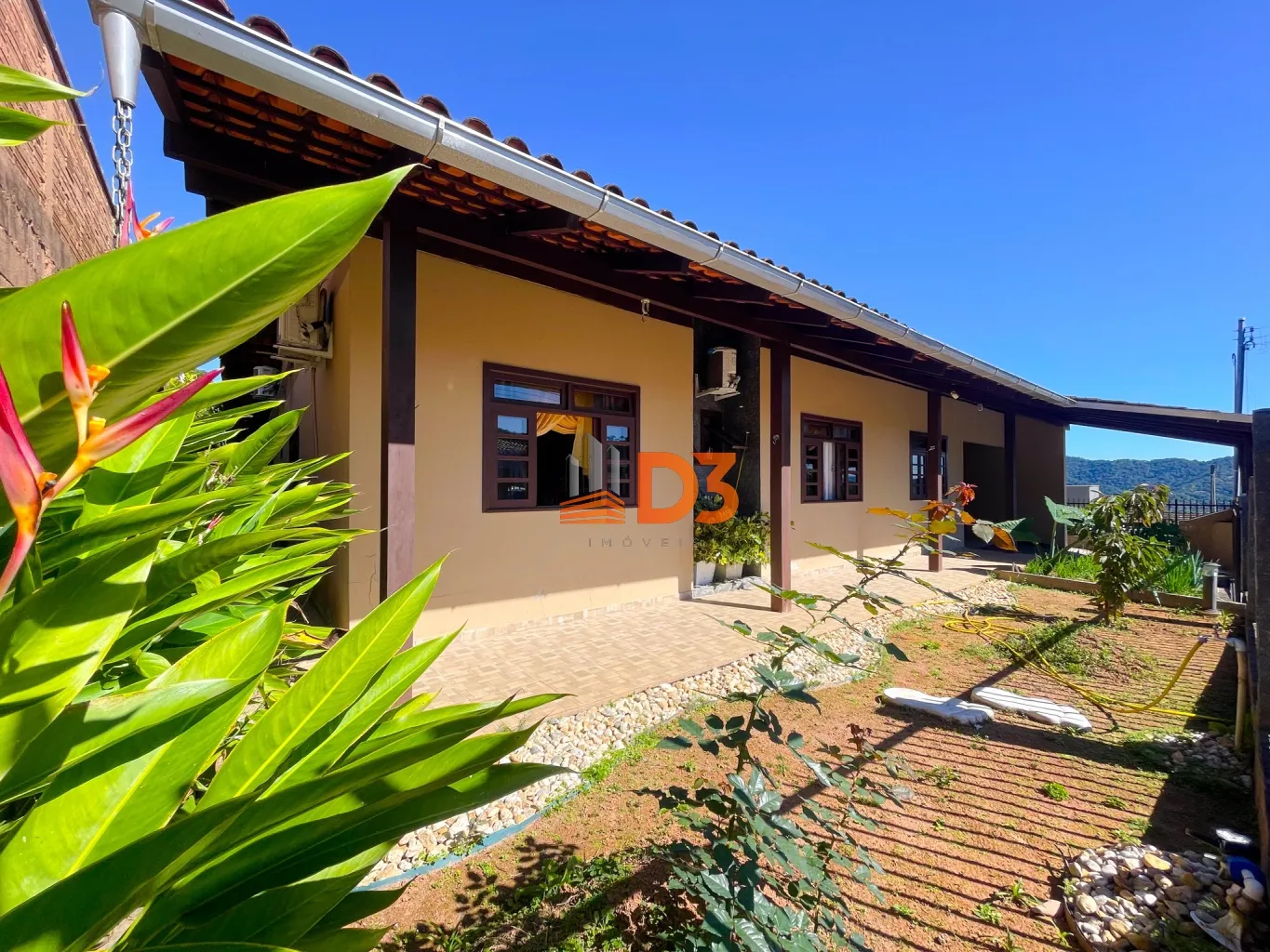 Linda casa com 3 dormitórios no coração do Garcia - foto 1