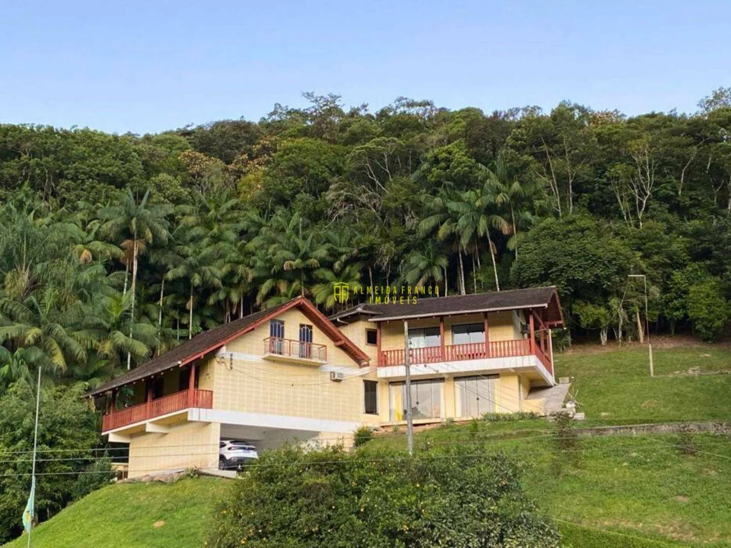 Linda casa construida em um amplo terreno de 29.241.21m, localizada no bairro Progresso em Blumenau - foto 1
