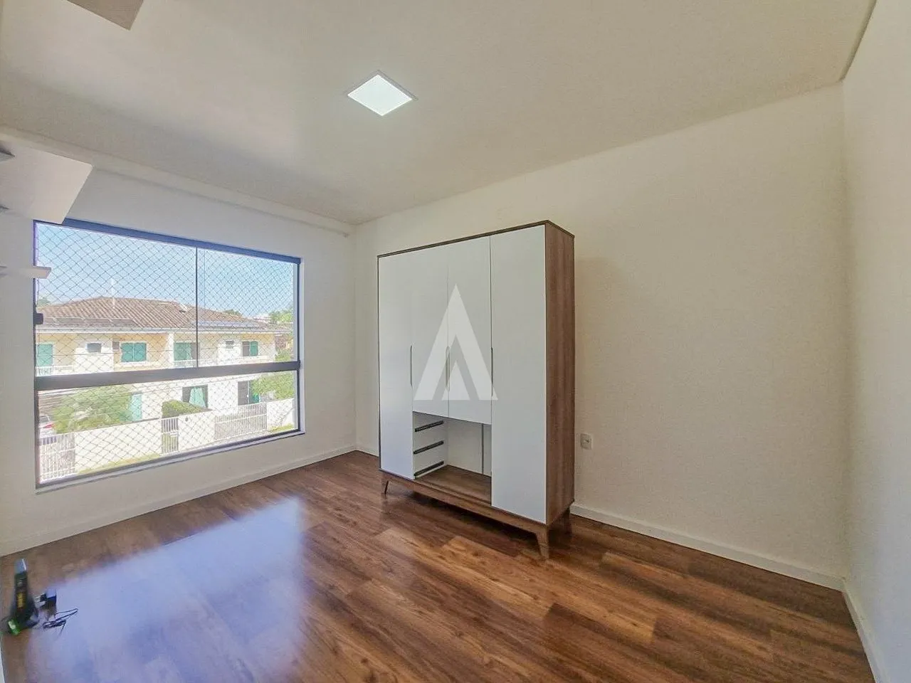 Sobrado Geminado com 2 suíte(s) à venda no bairro Costa E Silva em Joinville, por R$ 550.000.00. — foto 4