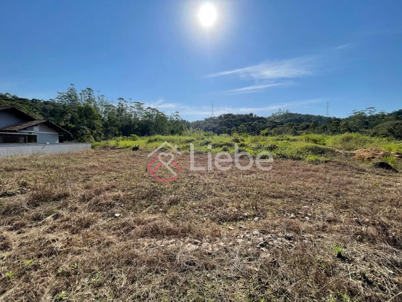 Excelente terreno na cidade de Pomerode no Bairro Testo Central, com 450,00m, de forma triangular, fazendo Frente em 37,53m, pelo lado Direito em 24,11m e pelo lado Esquerdo 46,64m. — foto 2