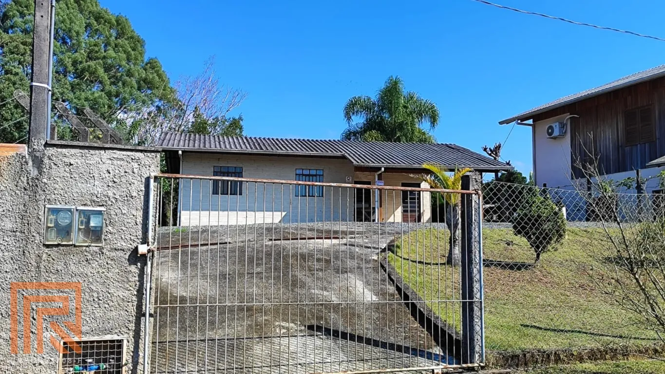 Casa em Alto Cedros ótima oportunidade de lazer. - foto 1
