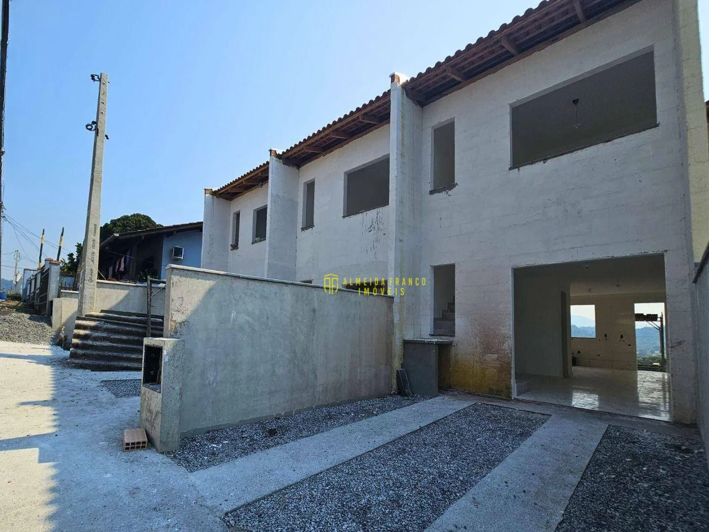 obrado com um enorme quintal localizado no bairro Itoupava Central em Blumenau!!! - foto 1