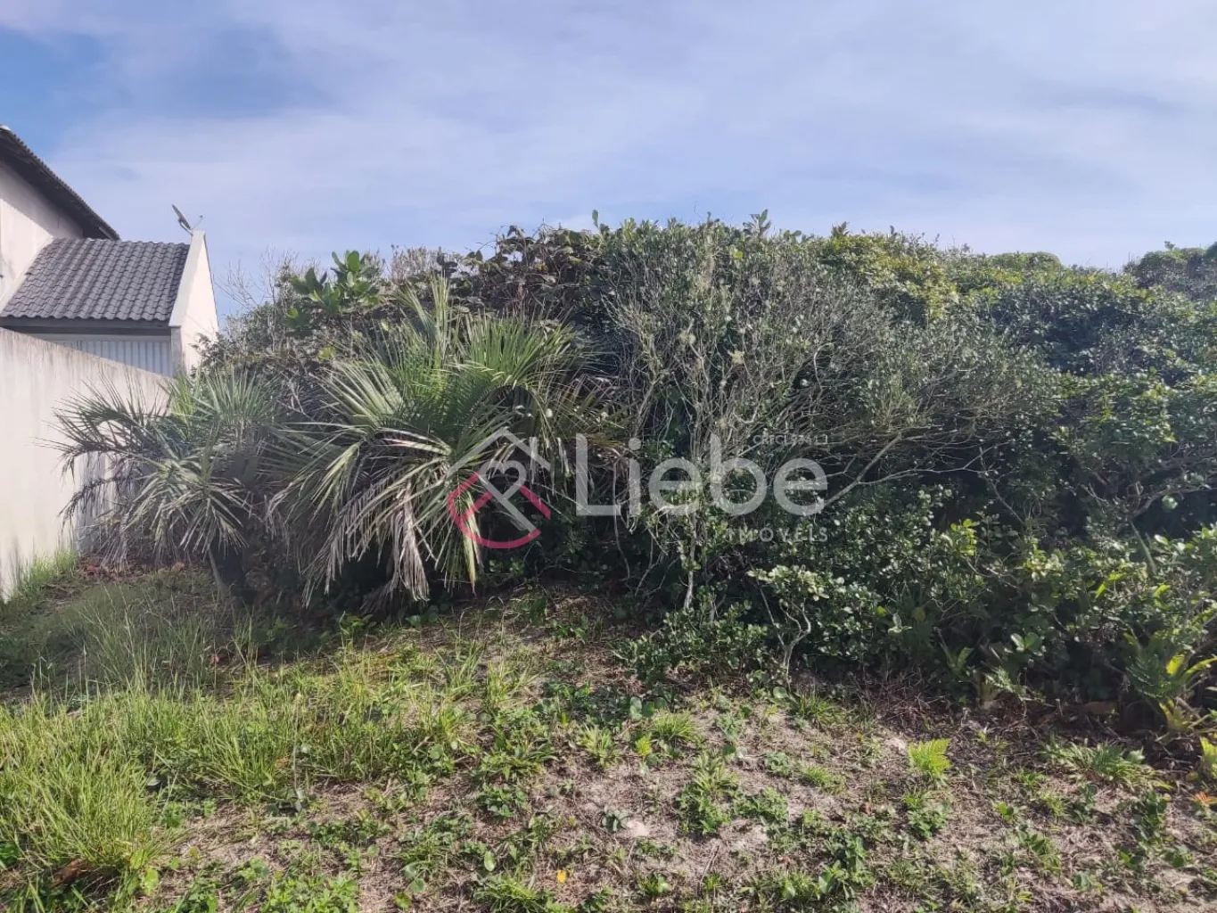 Excelente oportunidade de terreno na Praia do Ervino na cidade de São Francisco do Sul com 375,00m, fazendo frente em 12,50 metros. — foto 2