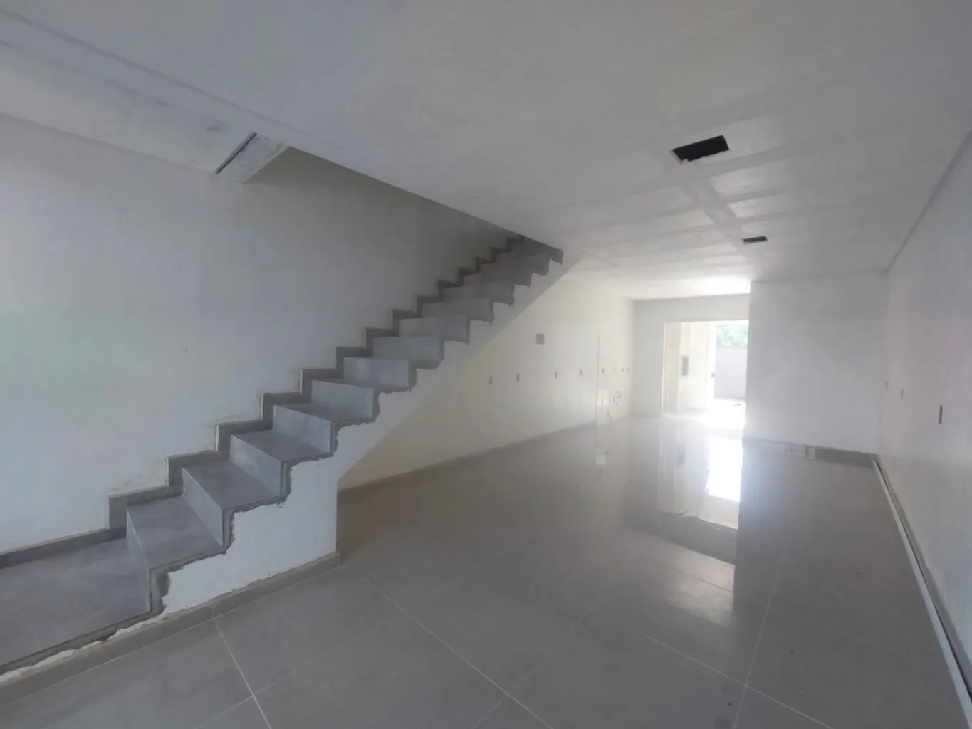 Sobrado com duas suítes no Bairro Santa Terezinha — foto 3