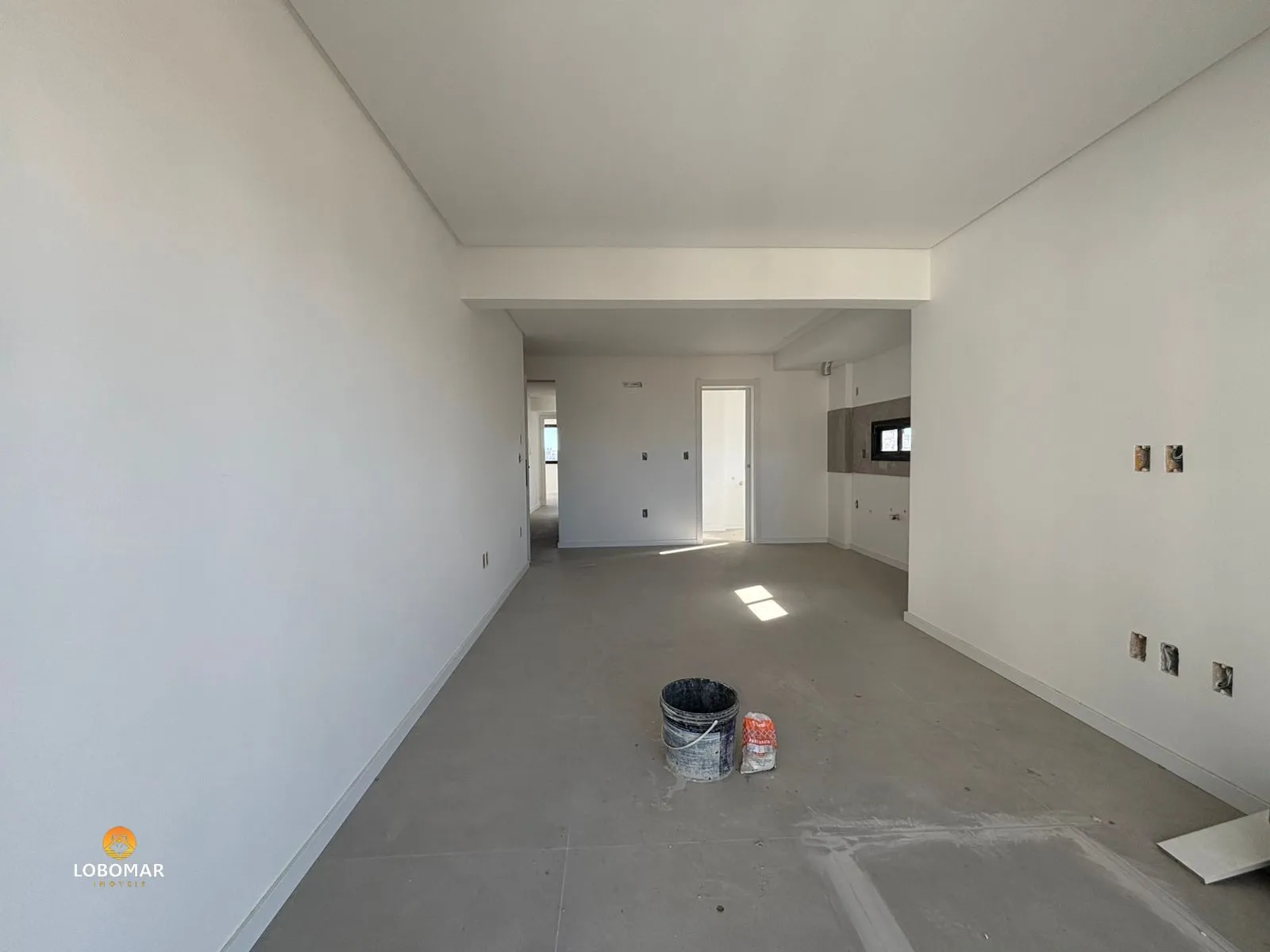 Apartamento, 450 metros da praia, 3 dormitórios, sendo 1 suíte + 2 demi-suítes à — foto 3