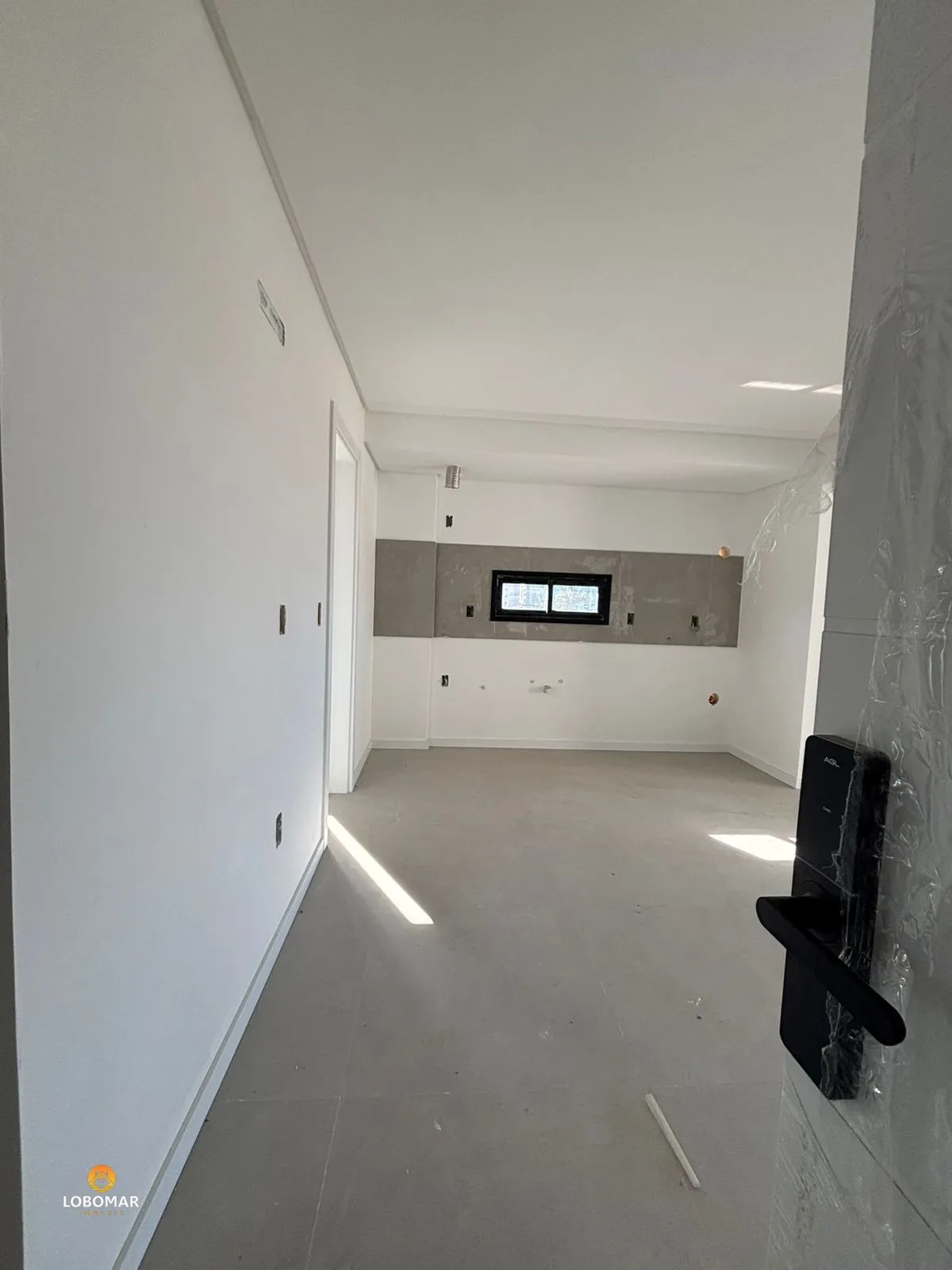 Apartamento, 450 metros da praia, 3 dormitórios, sendo 1 suíte + 2 demi-suítes à — foto 4