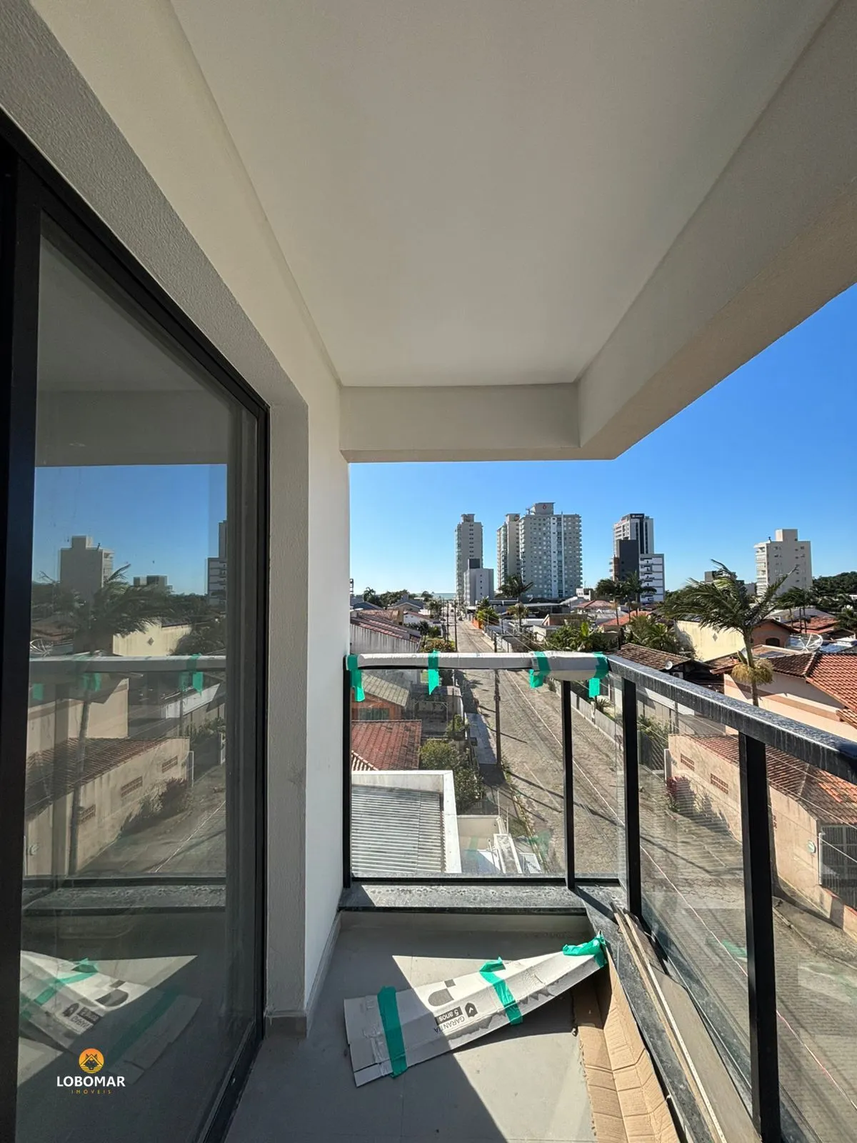 Apartamento, 450 metros da praia, 3 dormitórios, sendo 1 suíte + 2 demi-suítes à — foto 5