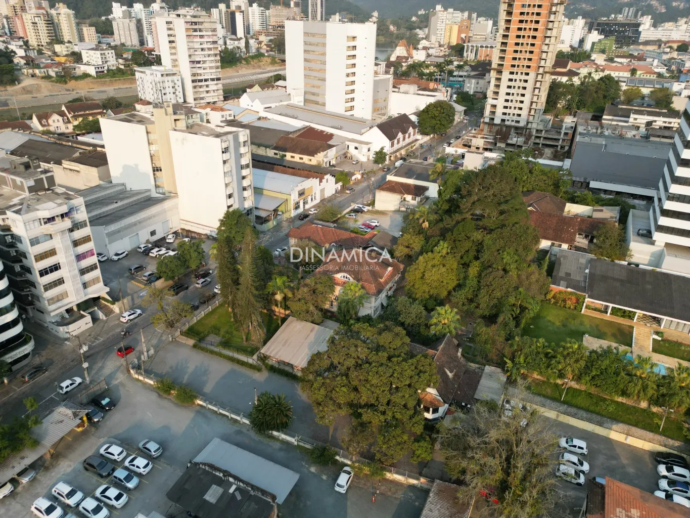 Casa comercial residenciasl no Centro de Blumenau, com 05 dormitórios e demais dependências, na Dinâmica sul a imobiliária presente nas suas conquistas — foto 5