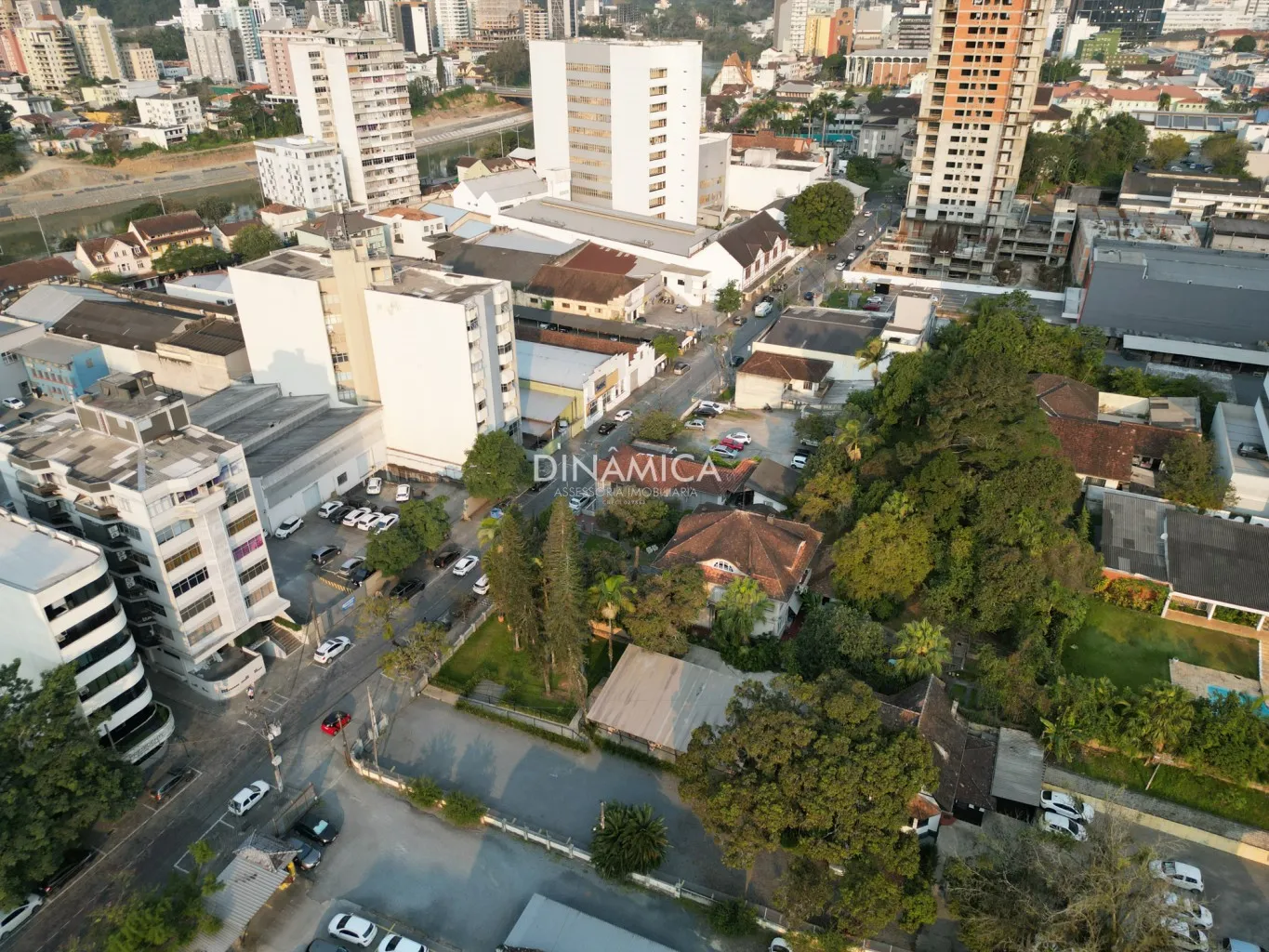 Casa comercial residenciasl no Centro de Blumenau, com 05 dormitórios e demais dependências, na Dinâmica sul a imobiliária presente nas suas conquistas — foto 7