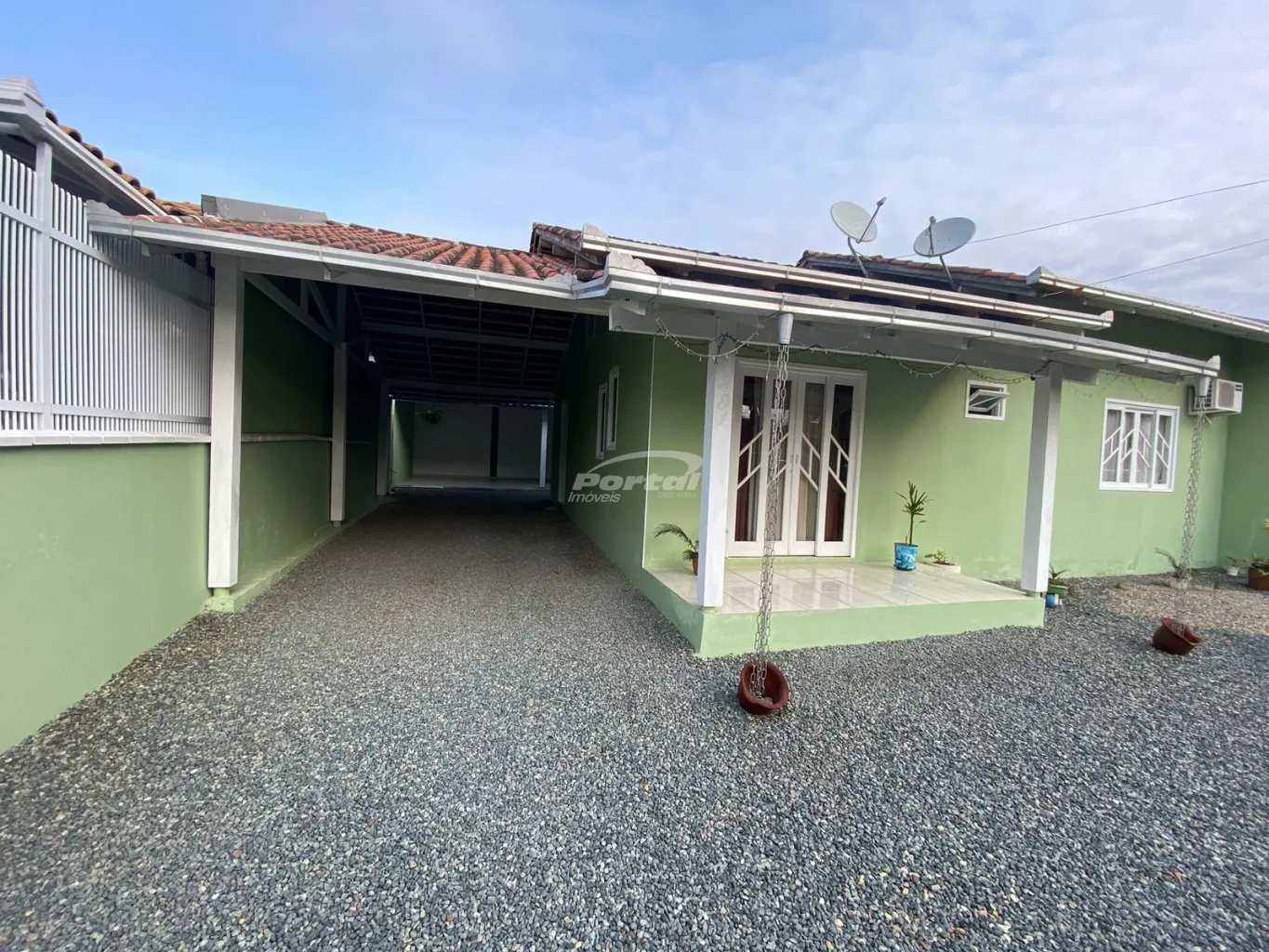 Casa térrea, 3 Dormitórios 2 Banheiros 4 Vagas Garagem Coberta 1 Sala de TV 1 Cozinha1 Área de serviço — foto 2