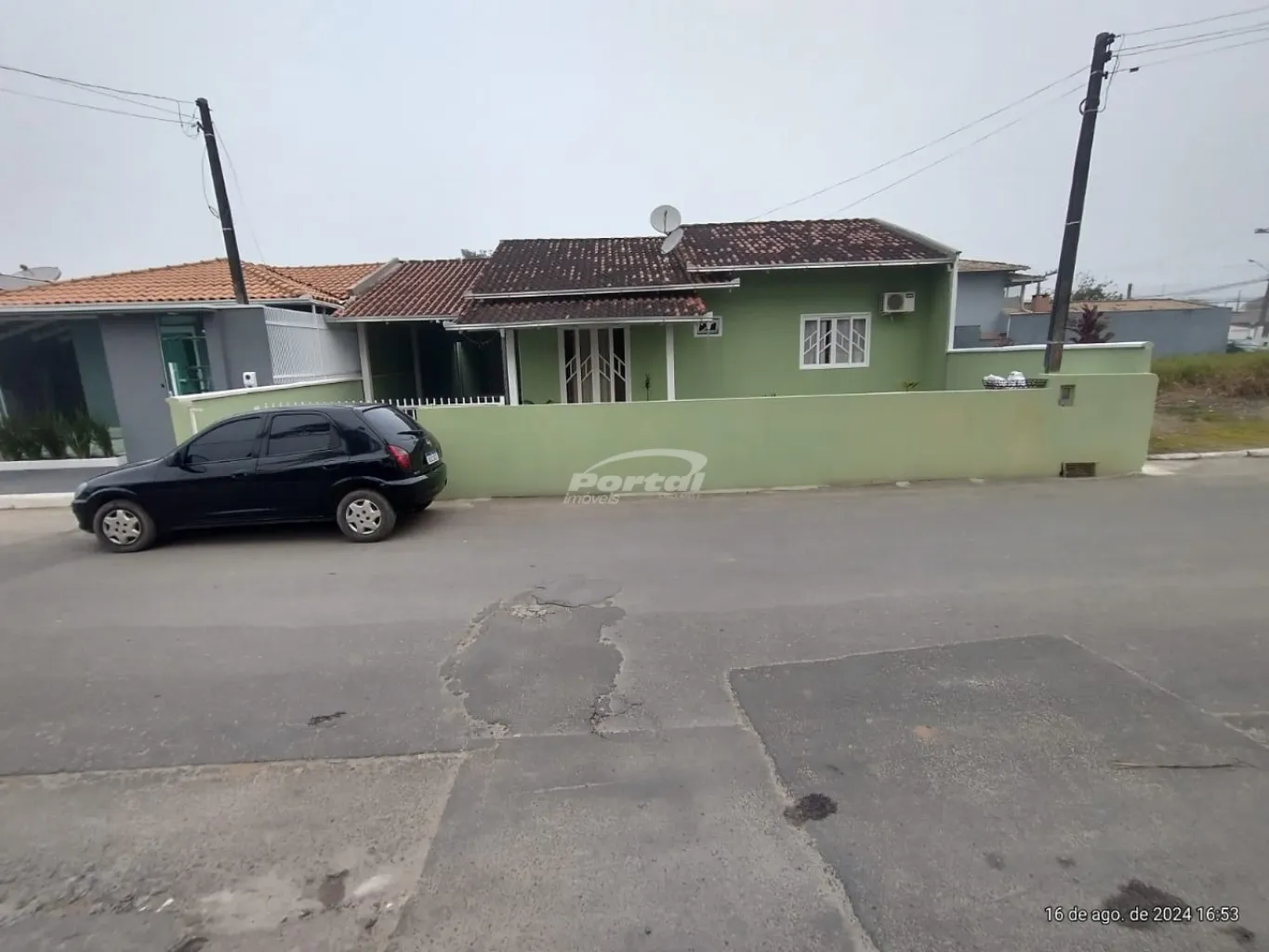 Casa térrea, 3 Dormitórios 2 Banheiros 4 Vagas Garagem Coberta 1 Sala de TV 1 Cozinha1 Área de serviço - foto 1