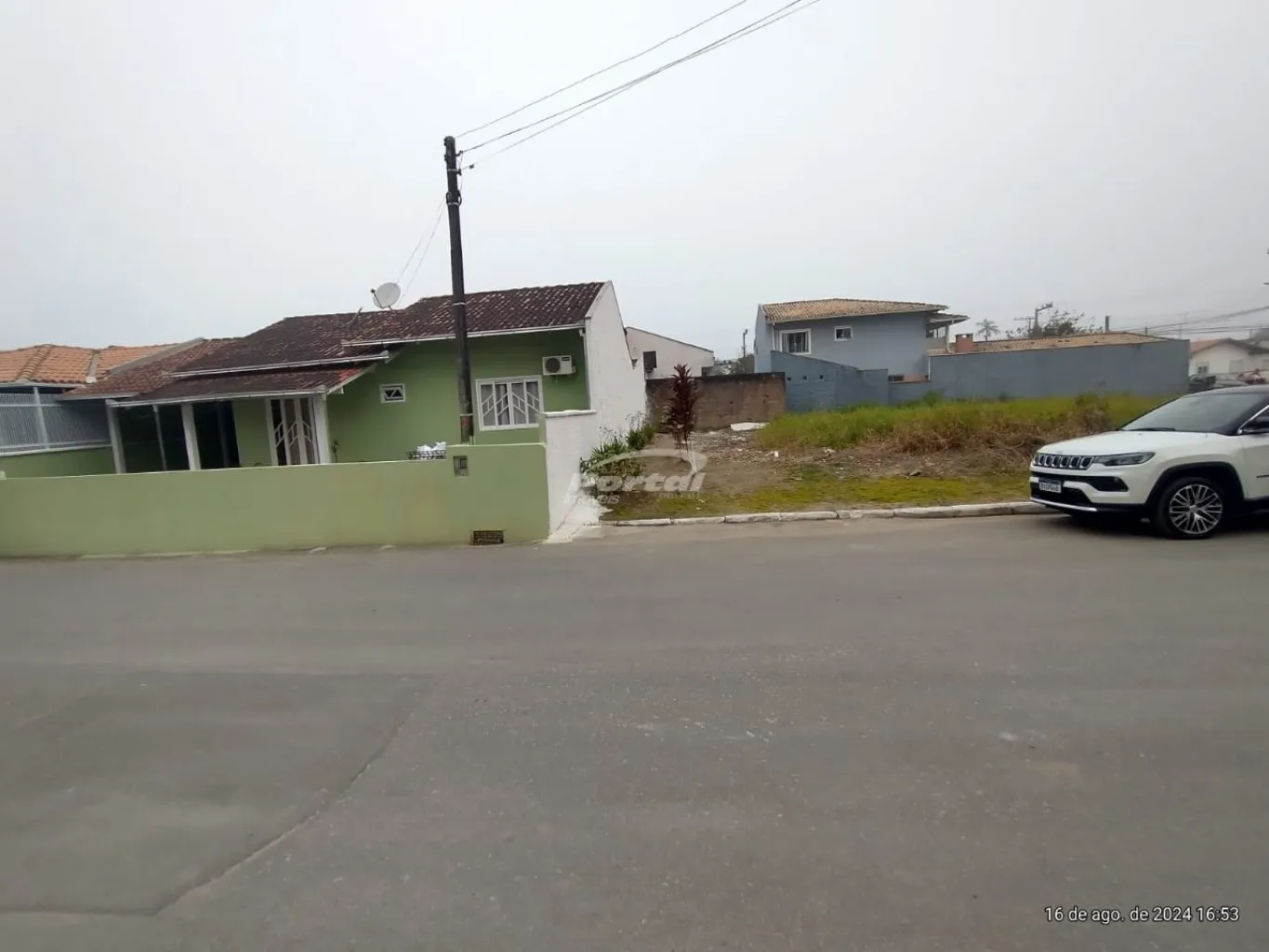 Casa térrea, 3 Dormitórios 2 Banheiros 4 Vagas Garagem Coberta 1 Sala de TV 1 Cozinha1 Área de serviço — foto 7