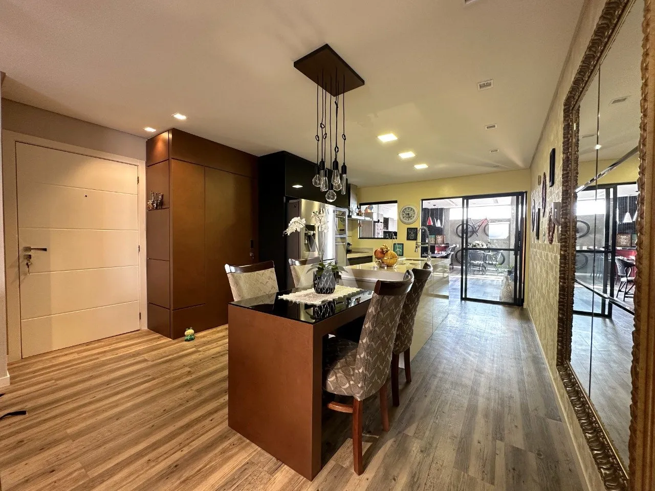 Cobertura com 2 suíte(s) mais 1 quarto(s) à venda no bairro BOM RETIRO em JOINVILLE, por R$ 1.690.000.00. — foto 2