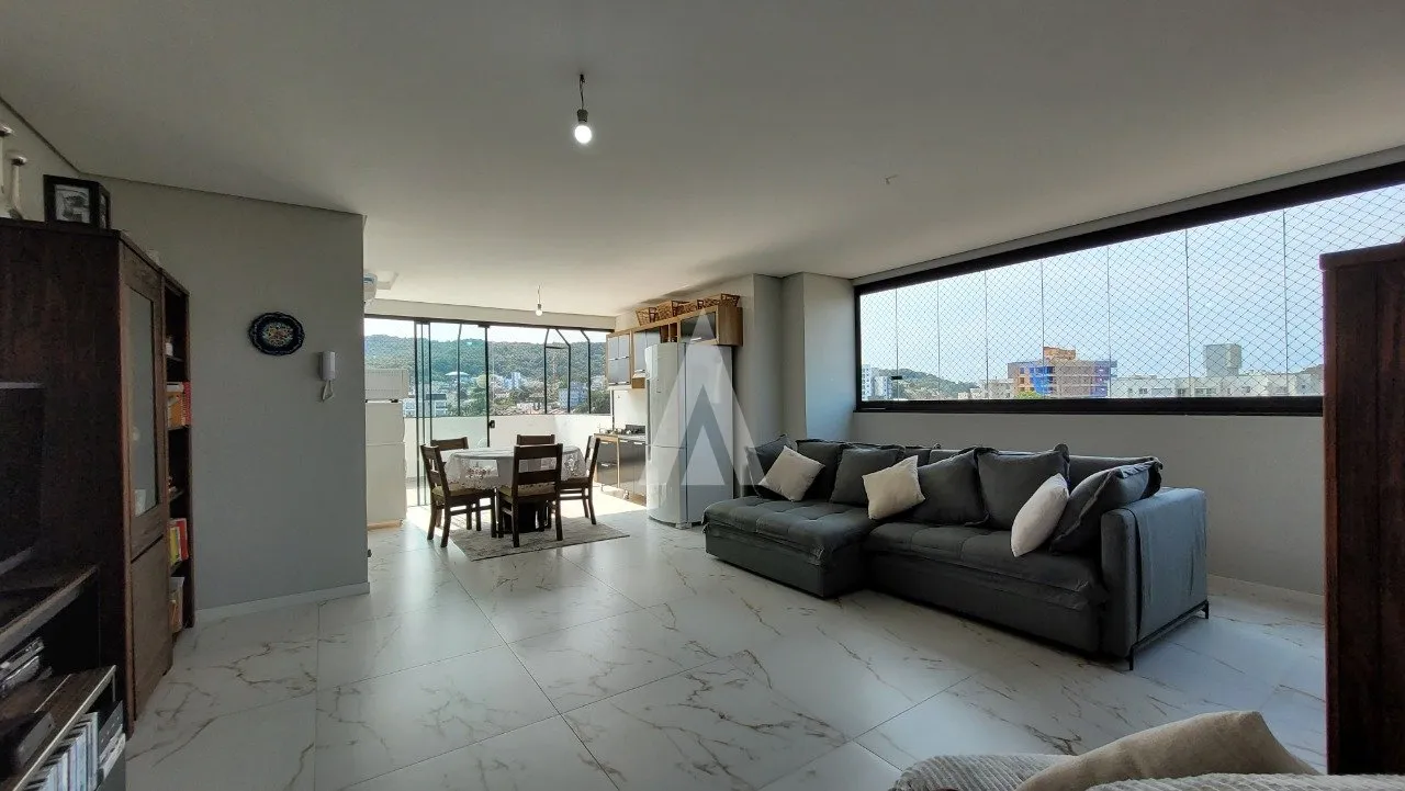 Cobertura com 3 suíte(s) à venda no bairro Saguaçu em JOINVILLE, por R$ 1.050.000.00. — foto 4