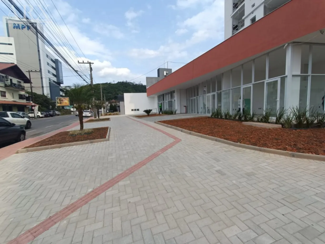 Aluga-se loja térrea / sala comercial - com excelente localização! — foto 6