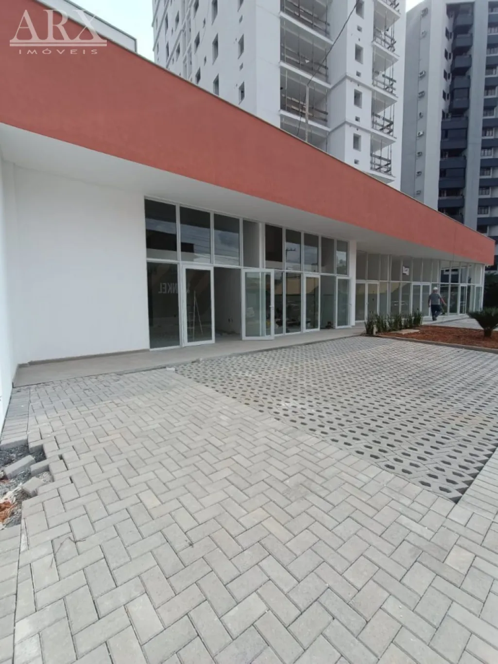 Aluga-se loja térrea / sala comercial - com excelente localização! — foto 7