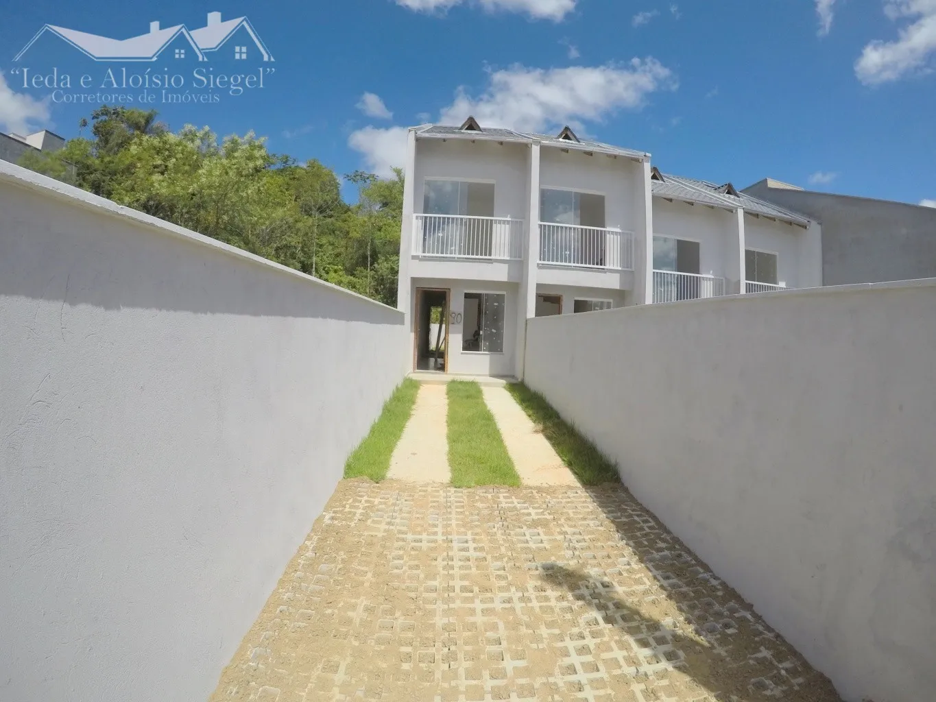 Sobrado com Espaço nos fundos -Bairro Itoupava Central Blumenau/SC Ref. 1351 — foto 2