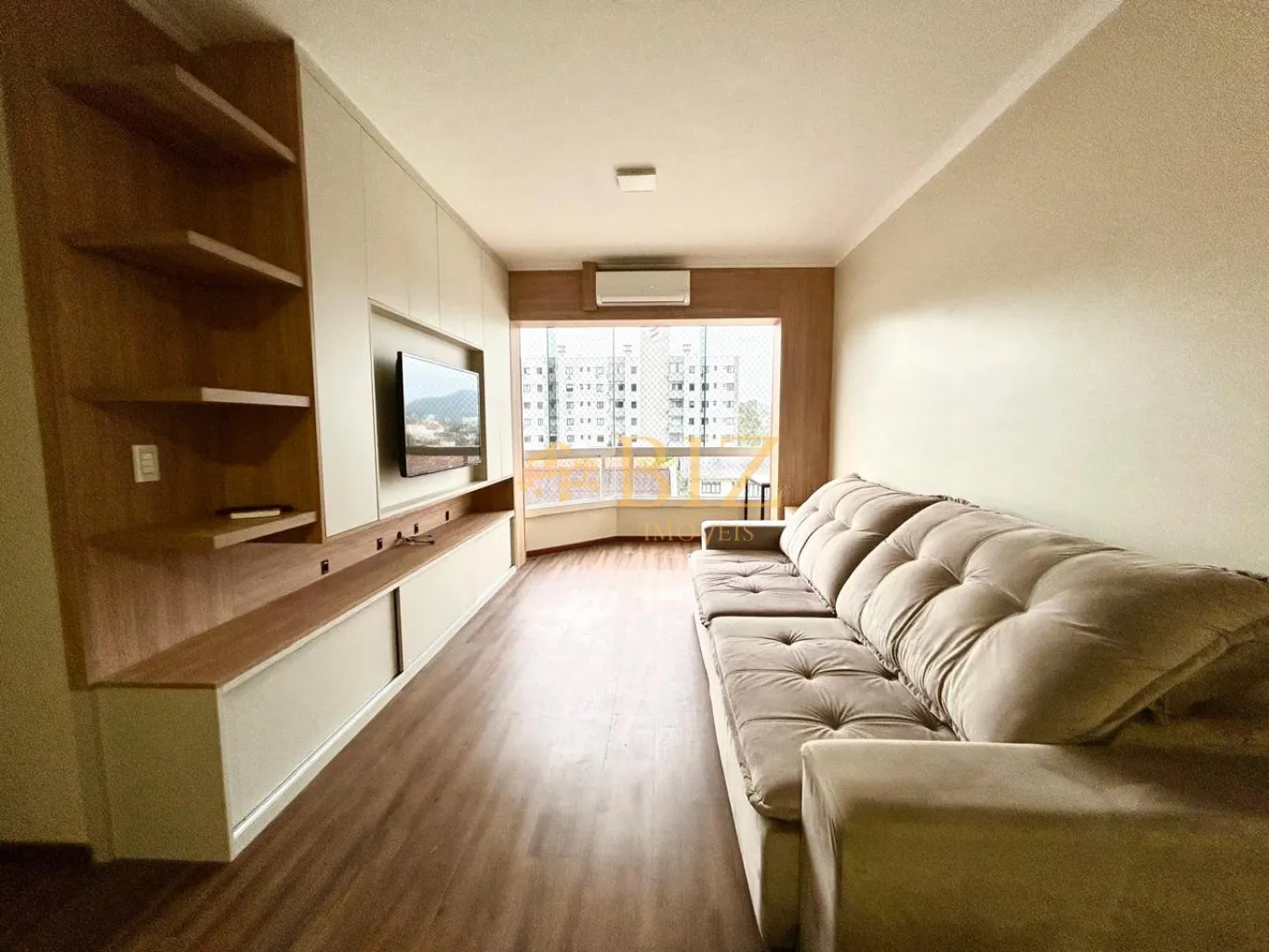 Amplo apartamento mobiliado com 81m de área privativa, em condomínio com piscina, no Bairro Fortaleza! - foto 1