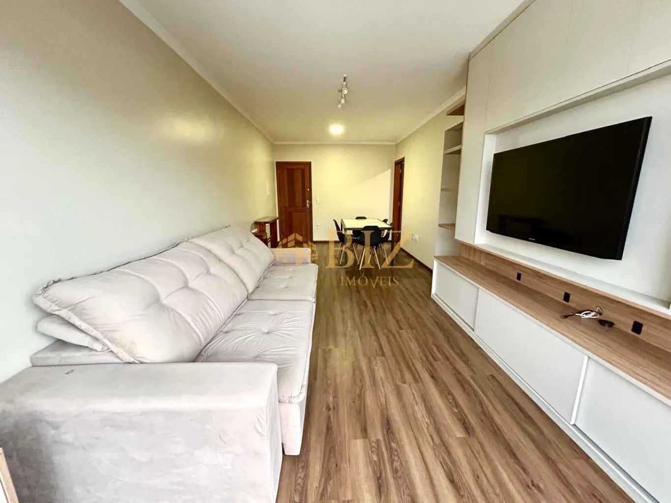 Amplo apartamento mobiliado com 81m de área privativa, em condomínio com piscina, no Bairro Fortaleza! — foto 2