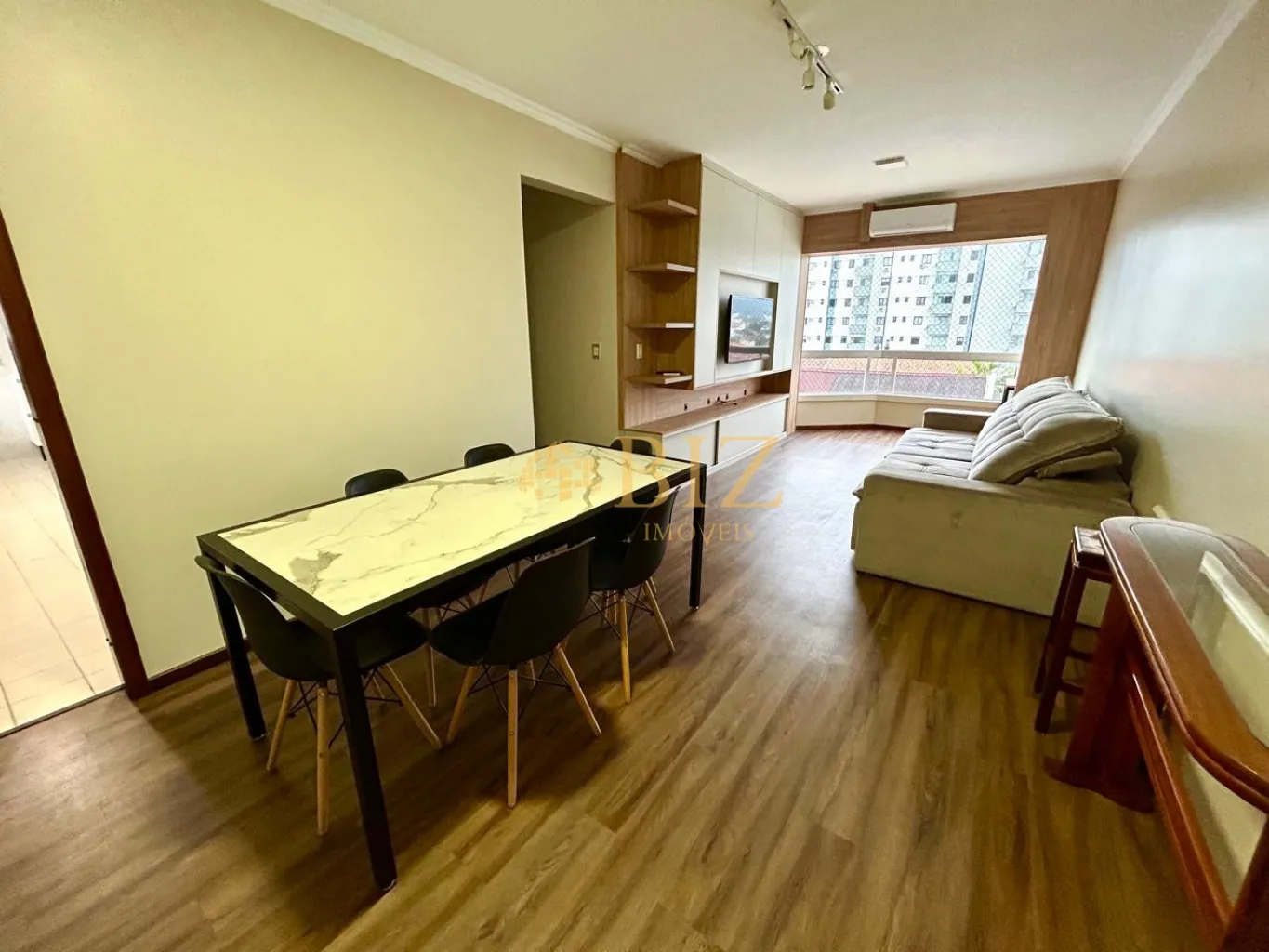 Amplo apartamento mobiliado com 81m de área privativa, em condomínio com piscina, no Bairro Fortaleza! — foto 4
