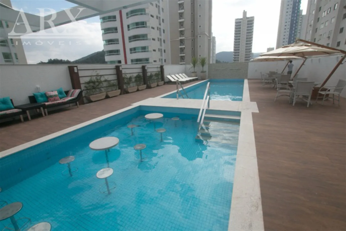Apartamento mobiliado no Edifício Sistina Tower, no centro de Balneário Camboriú. — foto 2
